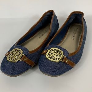 Christian Siriano denim looking fabric upper flats with brown trim size 7W.